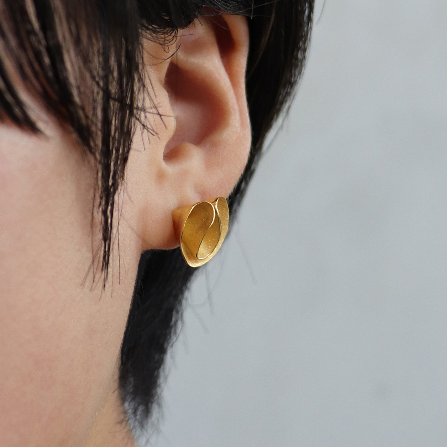 SV925 豊かに広がるドレープ ピアス|GSV1035GD