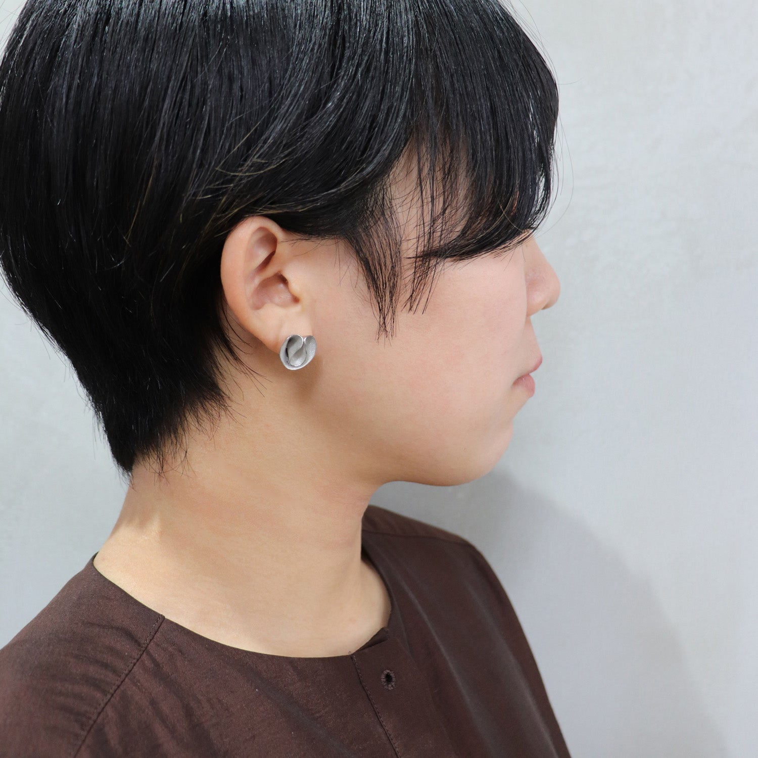 SV925 豊かに広がるドレープ ピアス|GSV1035WH