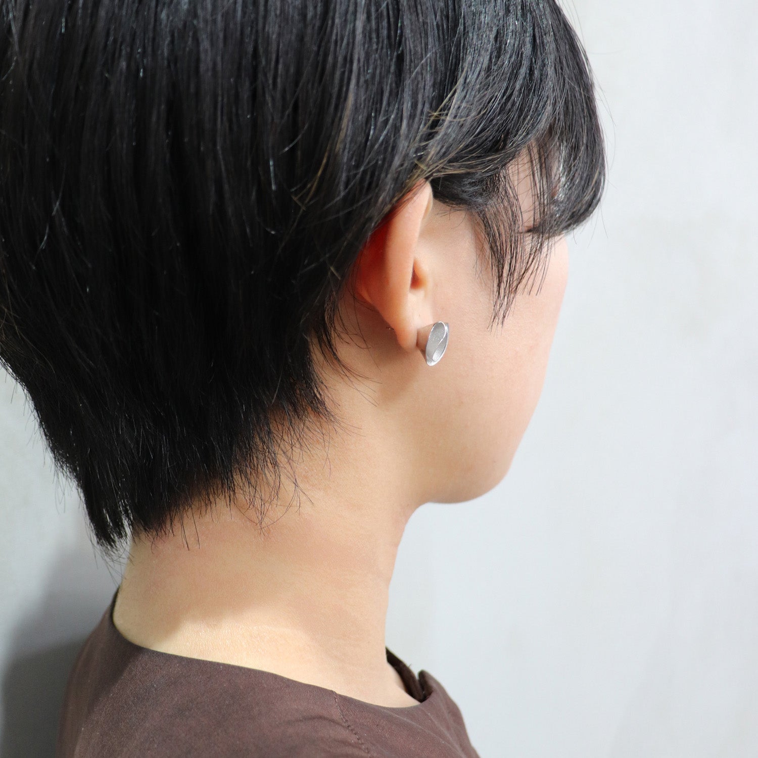 SV925 豊かに広がるドレープ ピアス|GSV1035WH