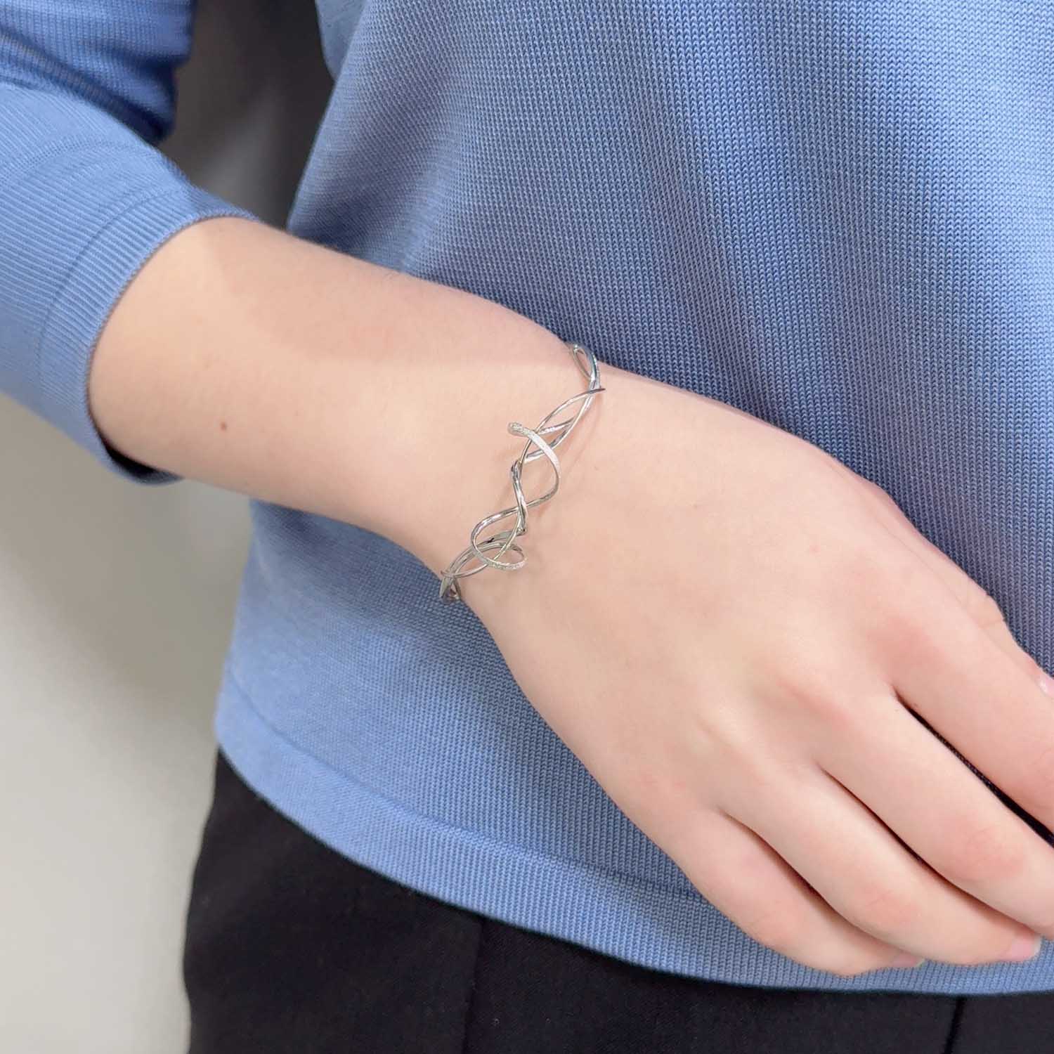 SV925 流れる躍動 バングルブレスレット|GSV3013WH