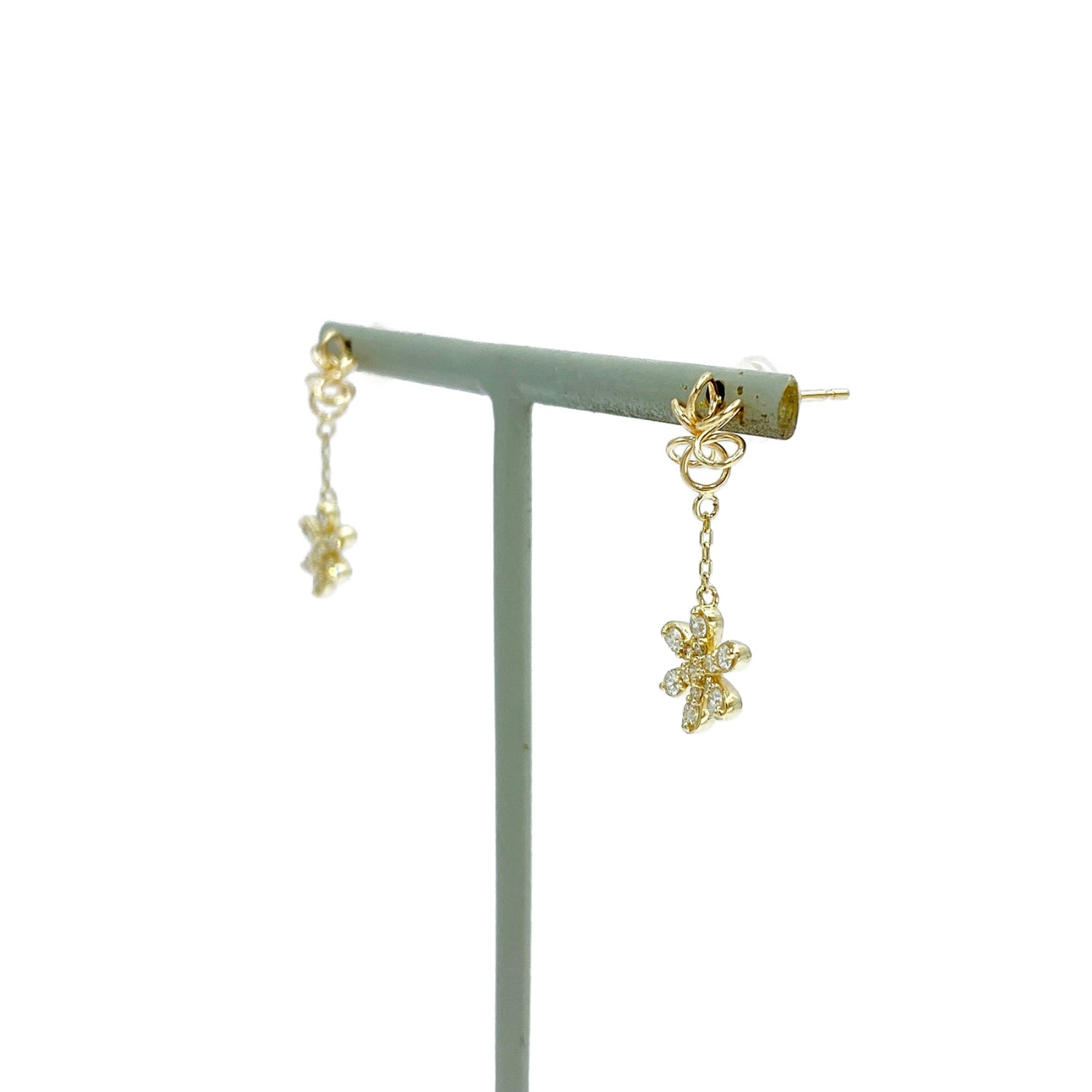 K10 or K18 花型メレダイヤモンド ピアス|GD3031