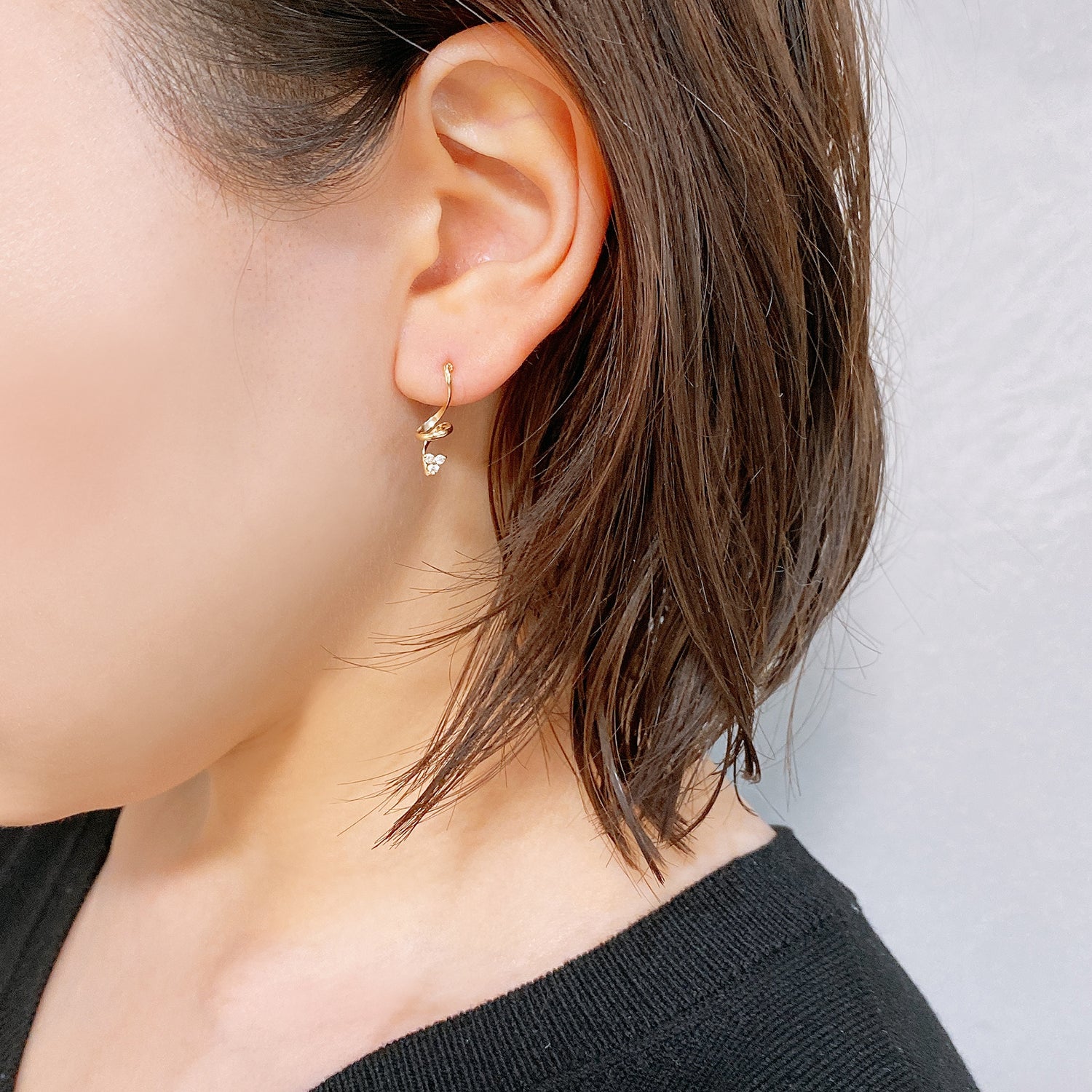 K10 or K18 フラワー型メレダイヤモンド ピアス|GD3035