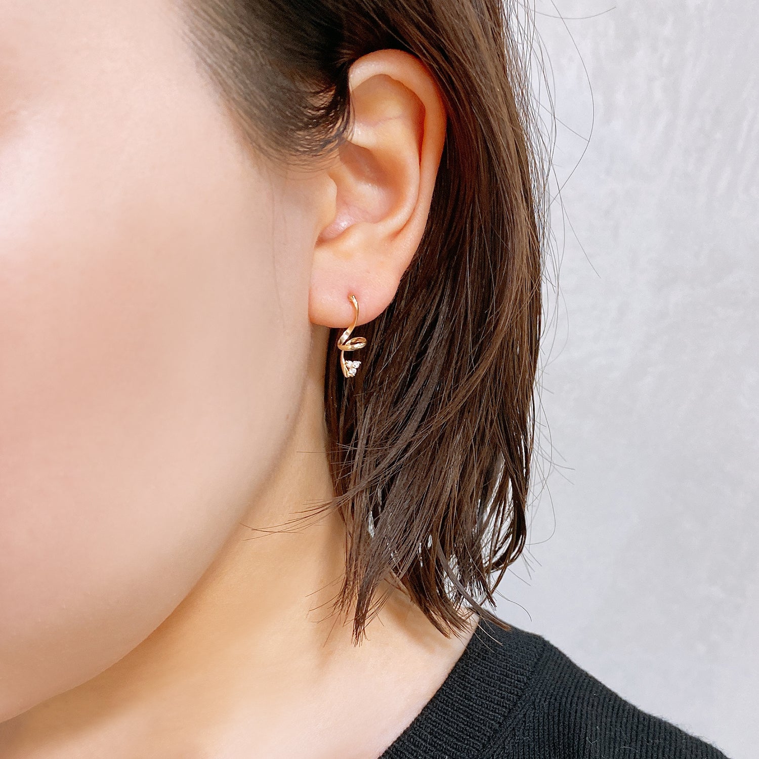 K10 or K18 フラワー型メレダイヤモンド ピアス|GD3035