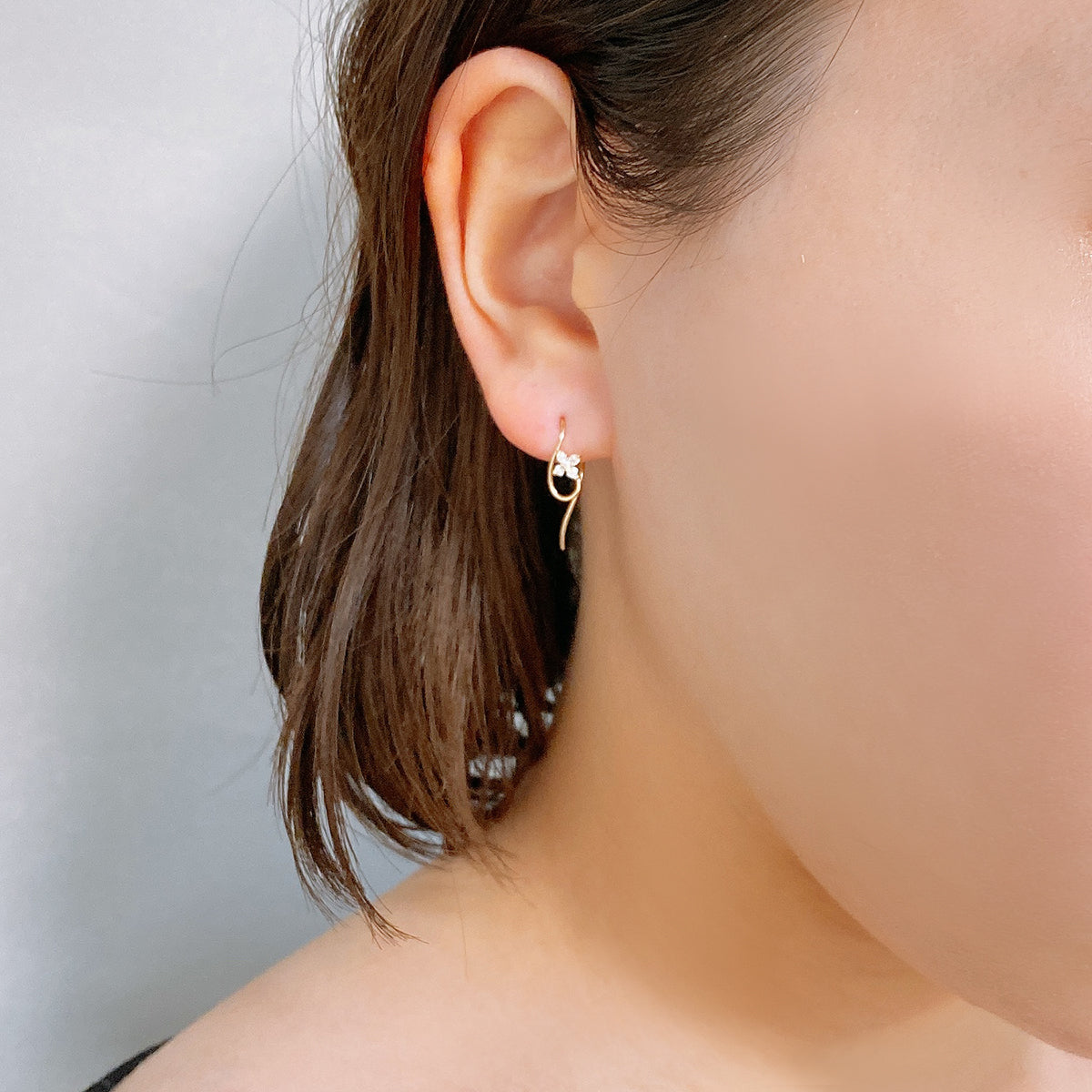 K10 or K18 フラワー型メレダイヤモンド ピアス|GD3036