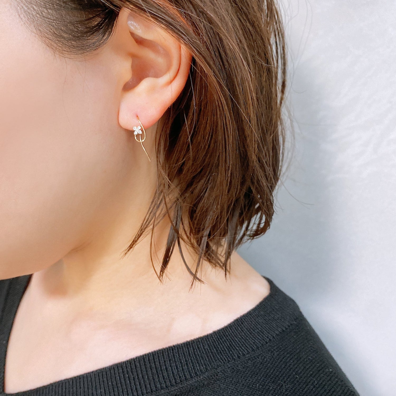 K10 or K18 フラワー型メレダイヤモンド ピアス|GD3036