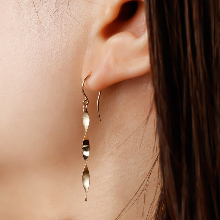 K10 or K18 ダブルテクスチャー ピアス|GD3077