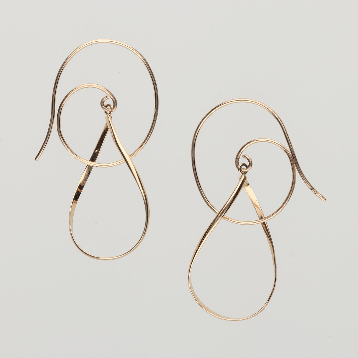 K10 or K18 スムースフィット ドロップ ピアス|GD3103