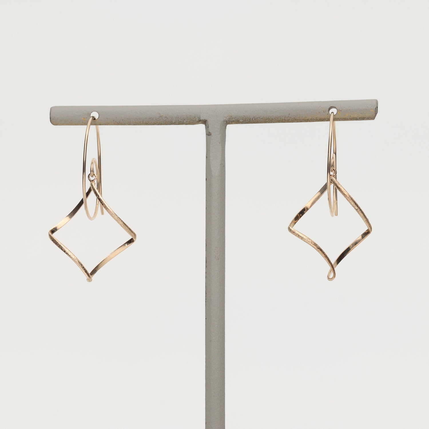 K10 or K18 スムースフィット ロンバス ピアス|GD3111