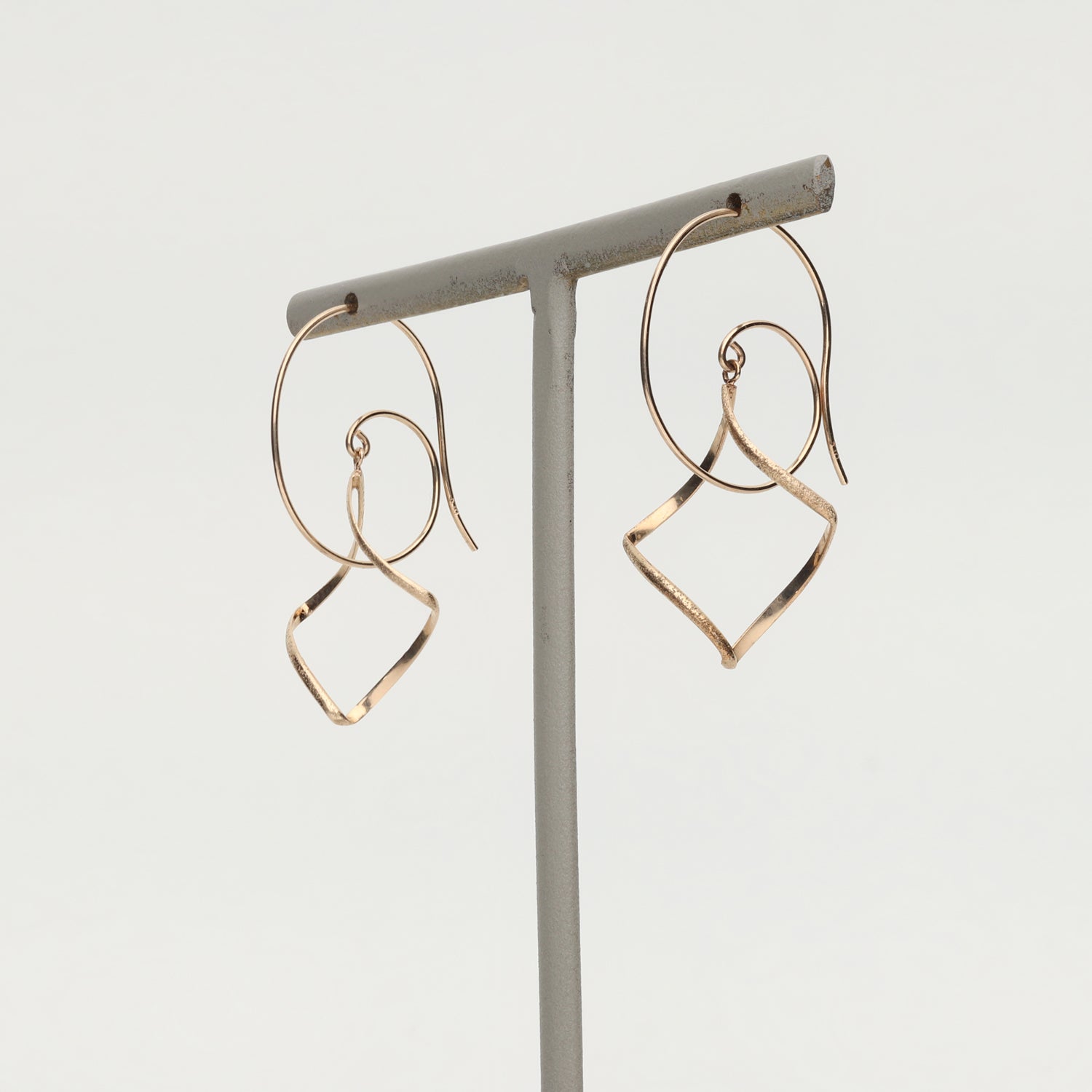 K10 or K18 スムースフィット ロンバス ピアス|GD3111