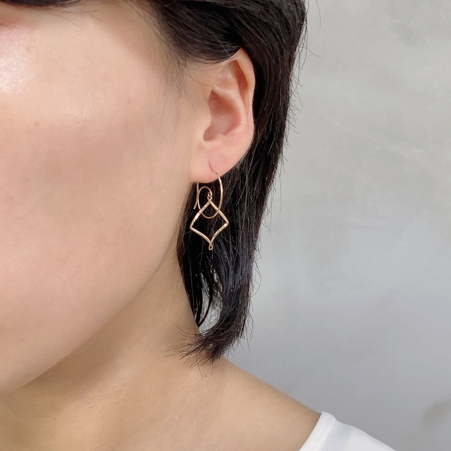 K10 or K18 スムースフィット ロンバス ピアス|GD3111