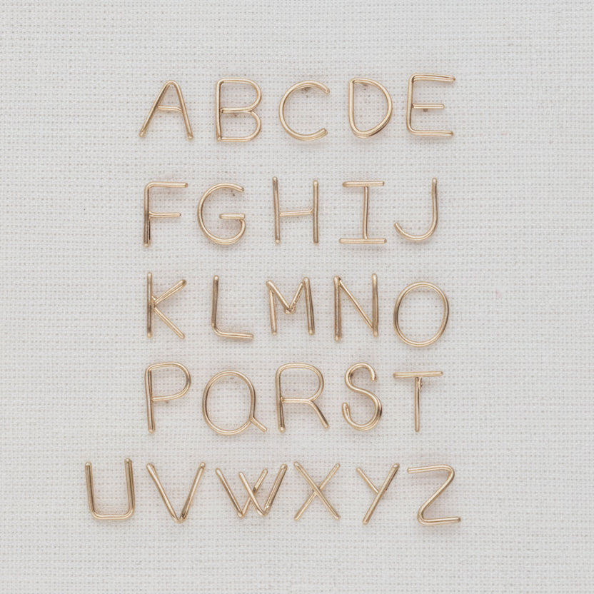 K10 イニシャル ピアス|GD-3143A~Z