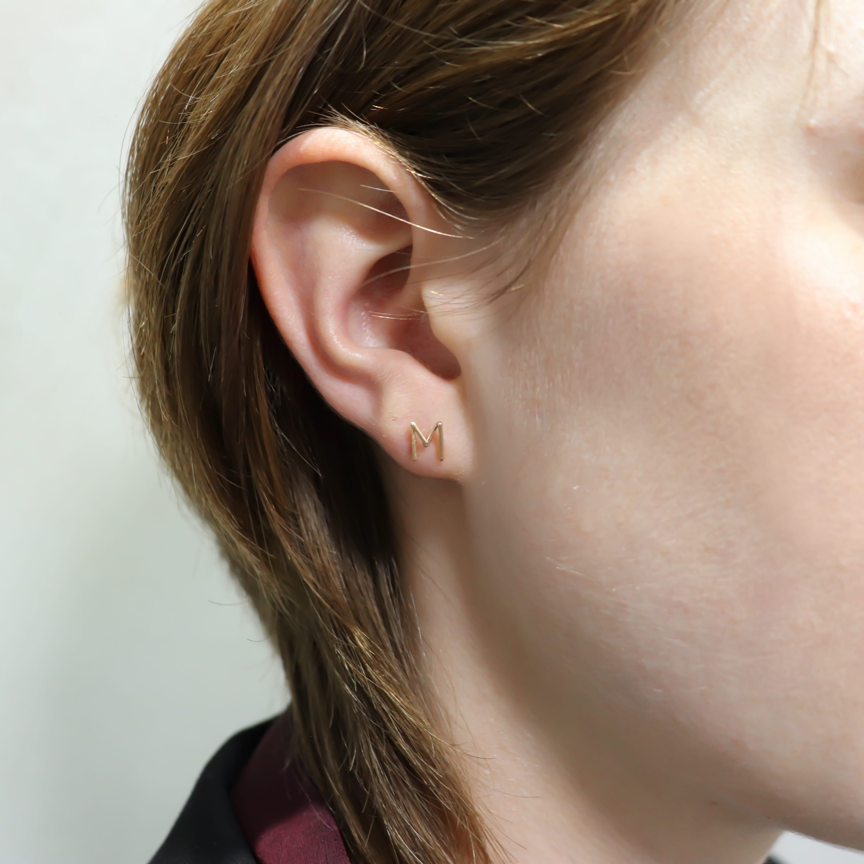 K10 イニシャル ピアス|GD-3143A~Z