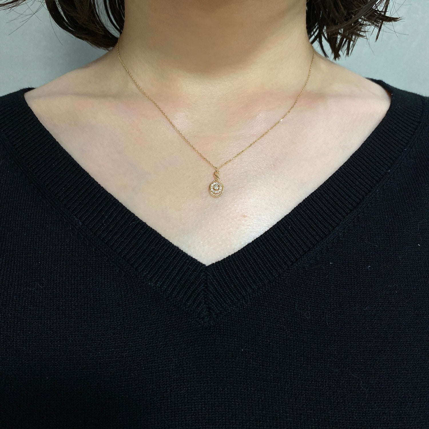 K10 or K18 メビウス型メレダイヤモンド ペンダント|GD8003