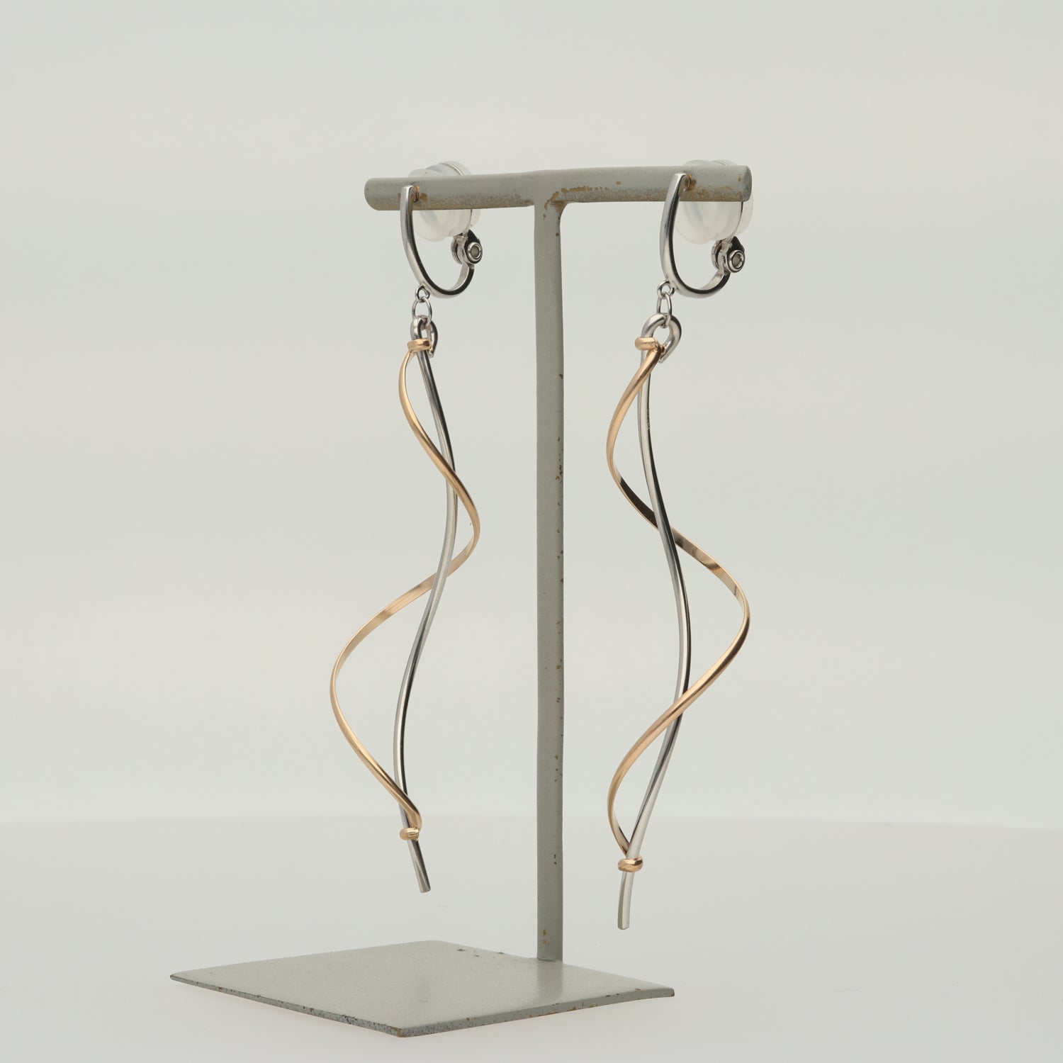 K14GF/SV コントラストで魅せる イヤリング|GFE4122WY