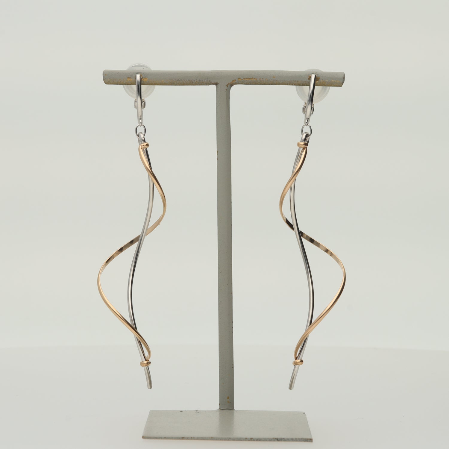 K14GF/SV コントラストで魅せる イヤリング|GFE4122WY