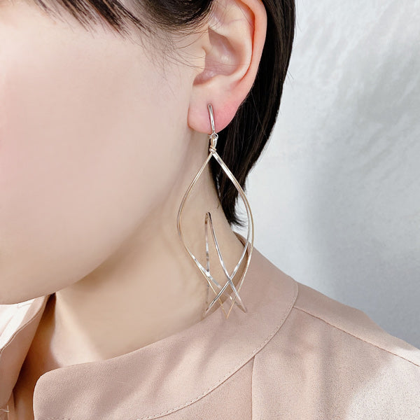 K14GF/SV 美しい弧を描く イヤリング|GFE4126WY