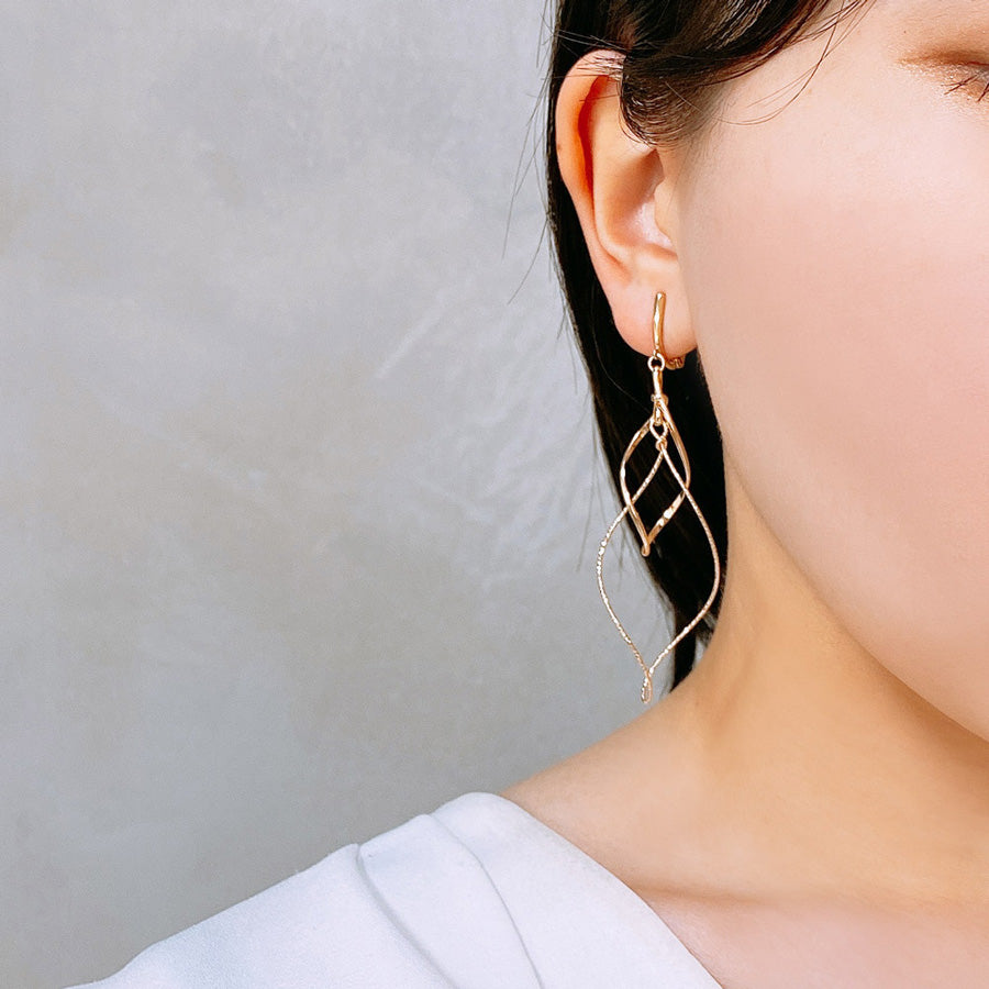 K14GF/SV 弾け流れる煌めき イヤリング|GFE4134