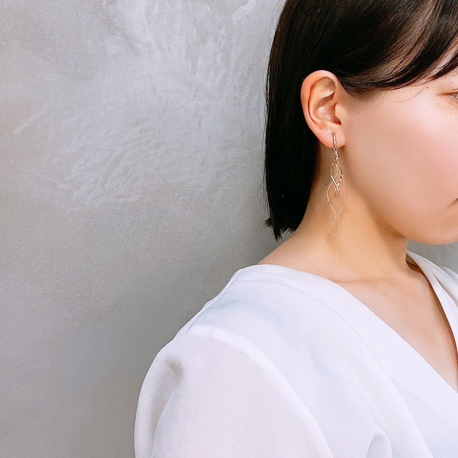 K14GF/SV 弾け流れる煌めき イヤリング|GFE4134