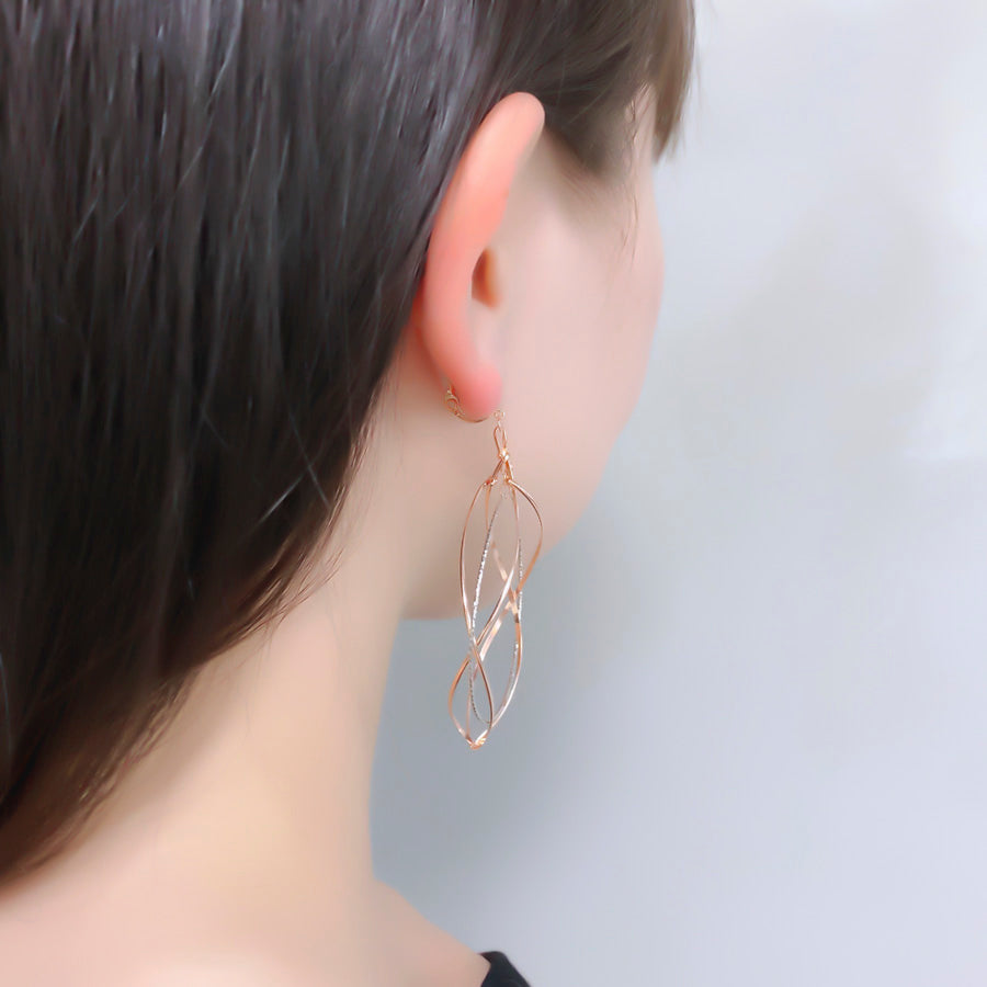 K14GF/SV 白銀に舞う華びら イヤリング|GFE4149PW