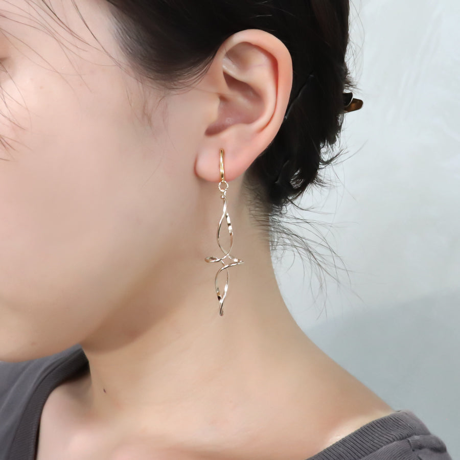 K14GF/SV 技巧の模様 イヤリング|GFE4163