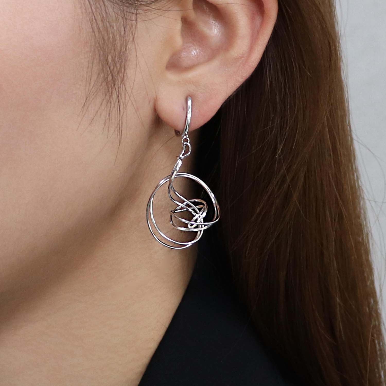 K14GF/SV 輪のゆらぎ イヤリング|GFE4172WH