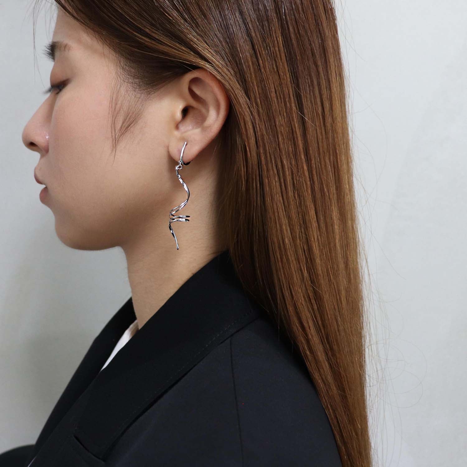 K14GF/SV 巡りのかたち イヤリング|GFE4173WH