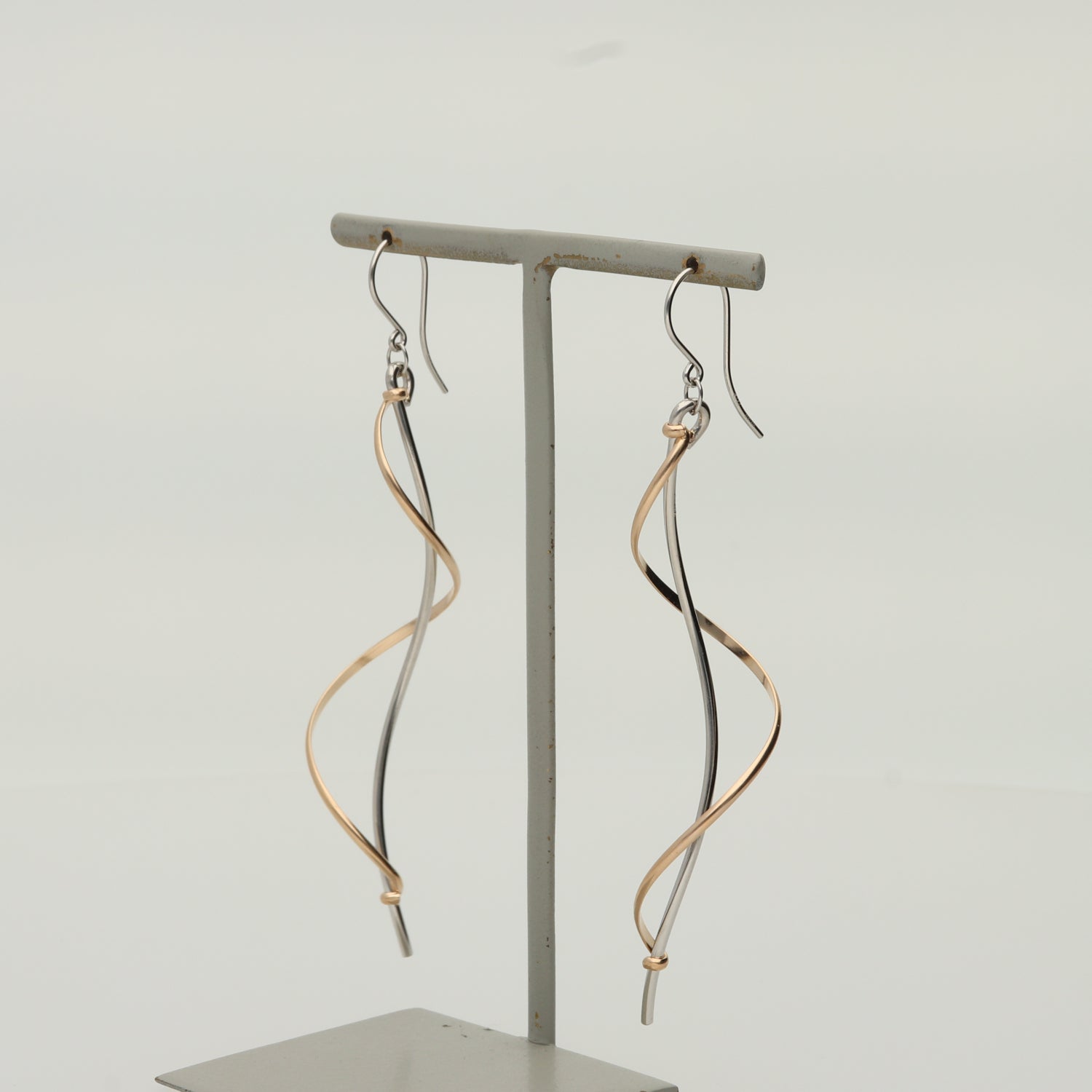 K14GF コントラストで魅せる ピアス|GFP1305WY