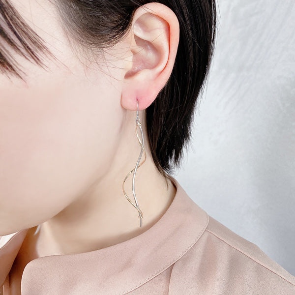 K14GF コントラストで魅せる ピアス|GFP1305WY