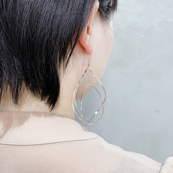 K14GF 美しい弧を描く ピアス|GFP1309WY