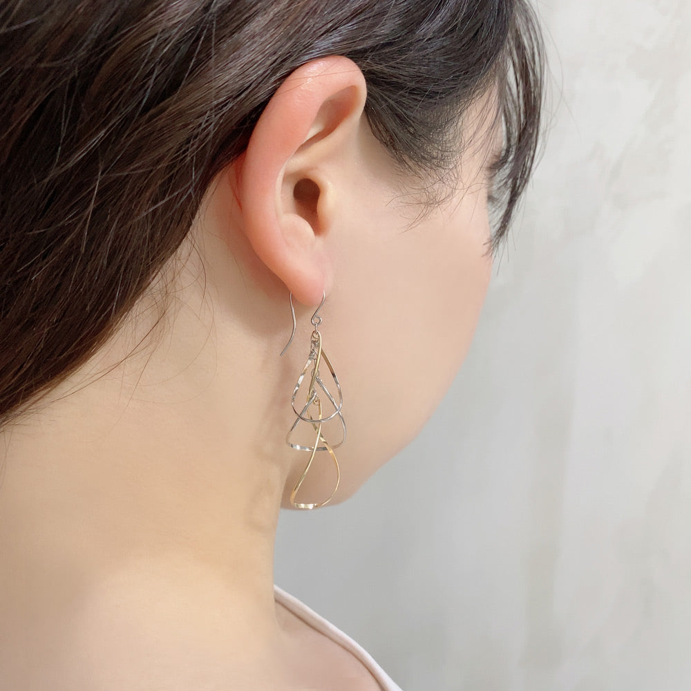 K14GF 高雅に舞い上がる ピアス|GFP1328YW