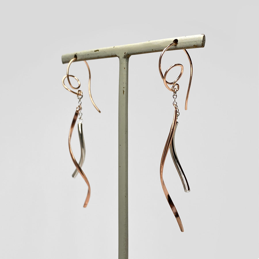 K14GF 舞い躍る軌跡 ピアス|GFP1335PW