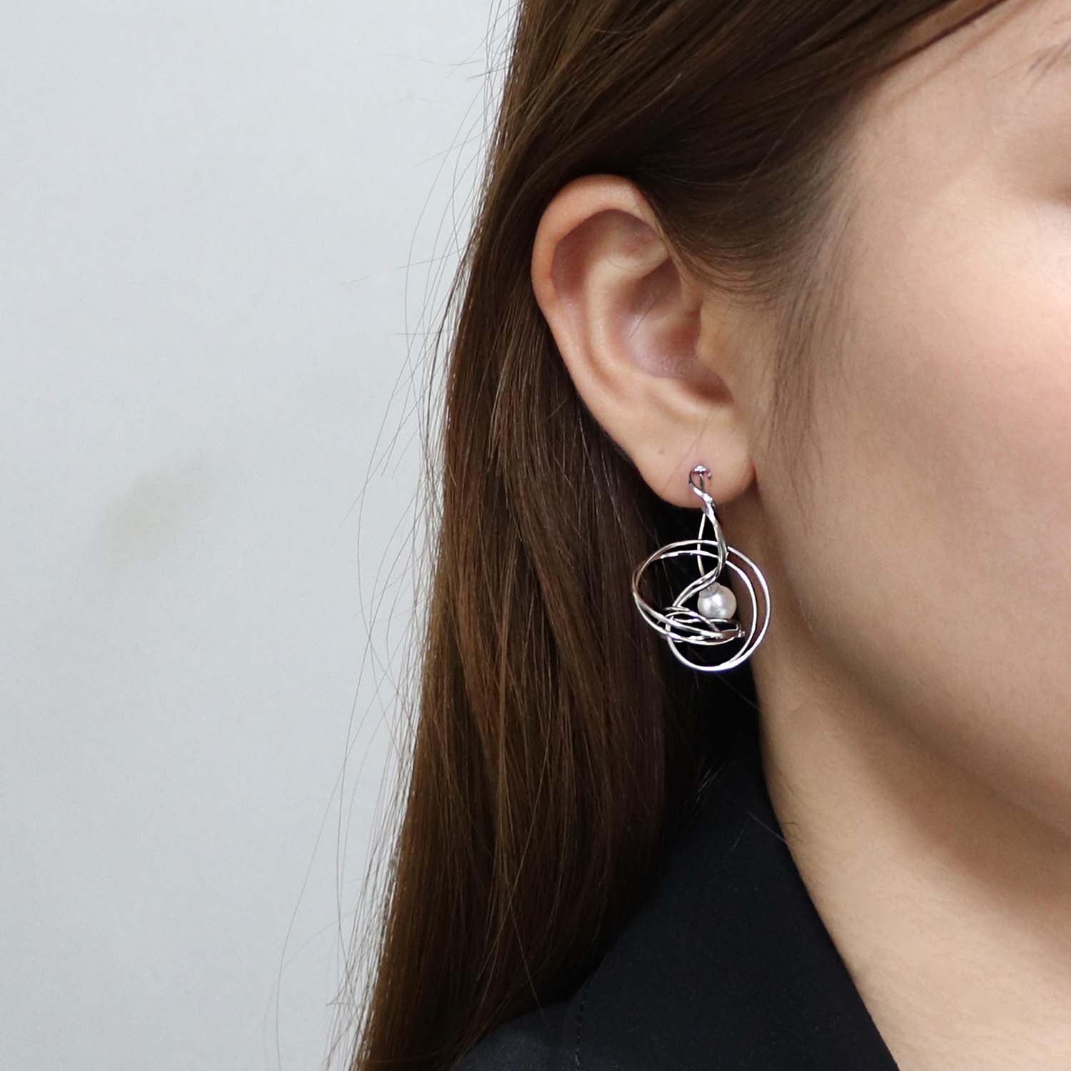 K14GF 輪のゆらぎ ピアス|GFP1362WH