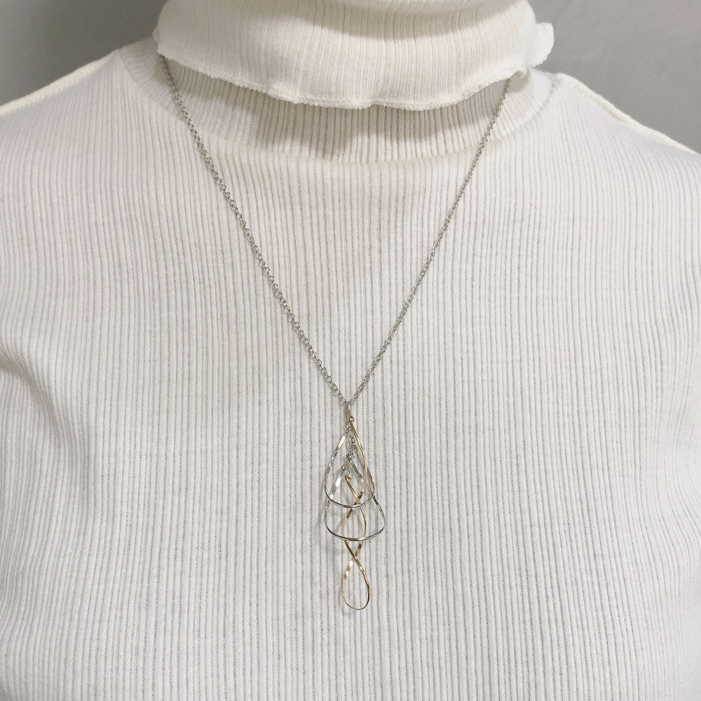 K14GF 高雅に舞い上がる ネックレス|GFP8109YW