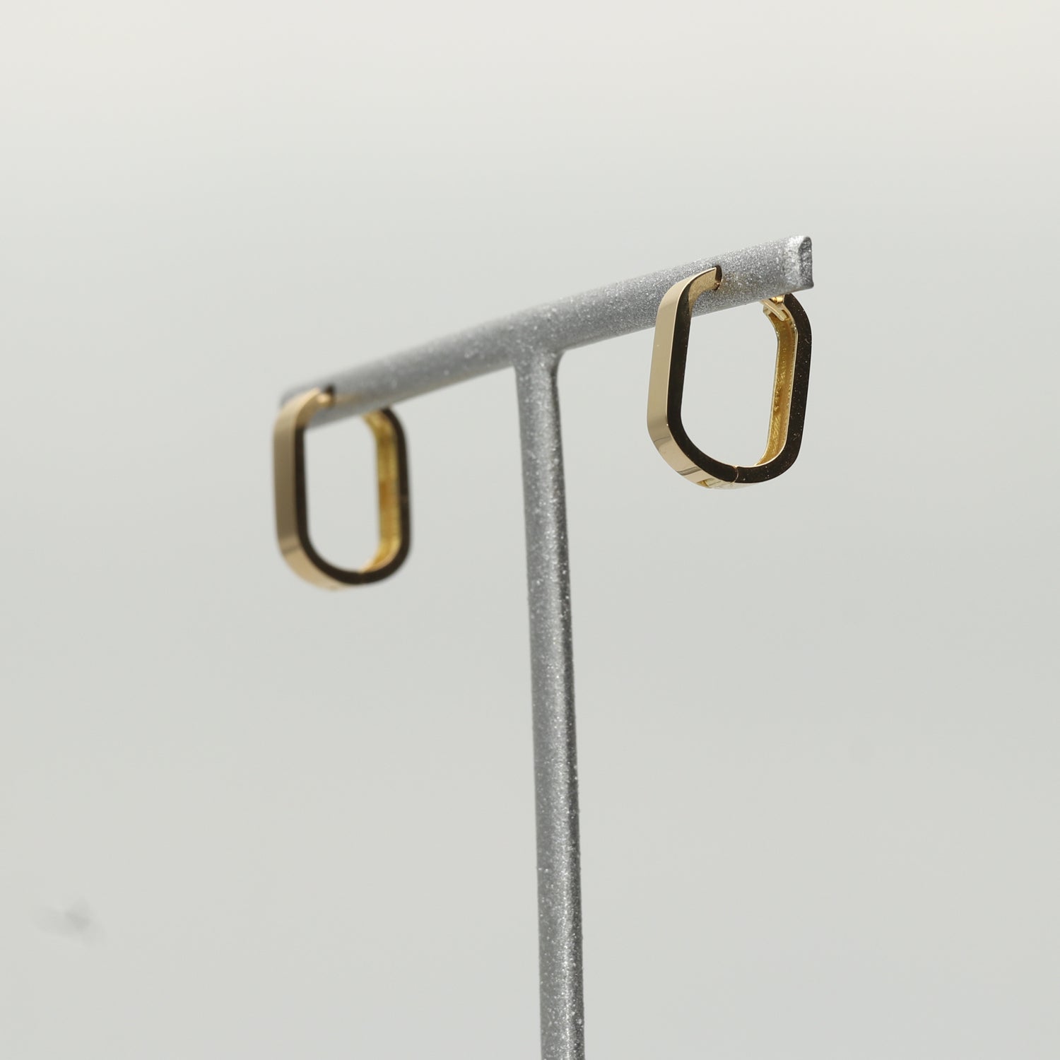 K18 中折れ式 プレーンスクエアフープ ピアス|GHJ0082