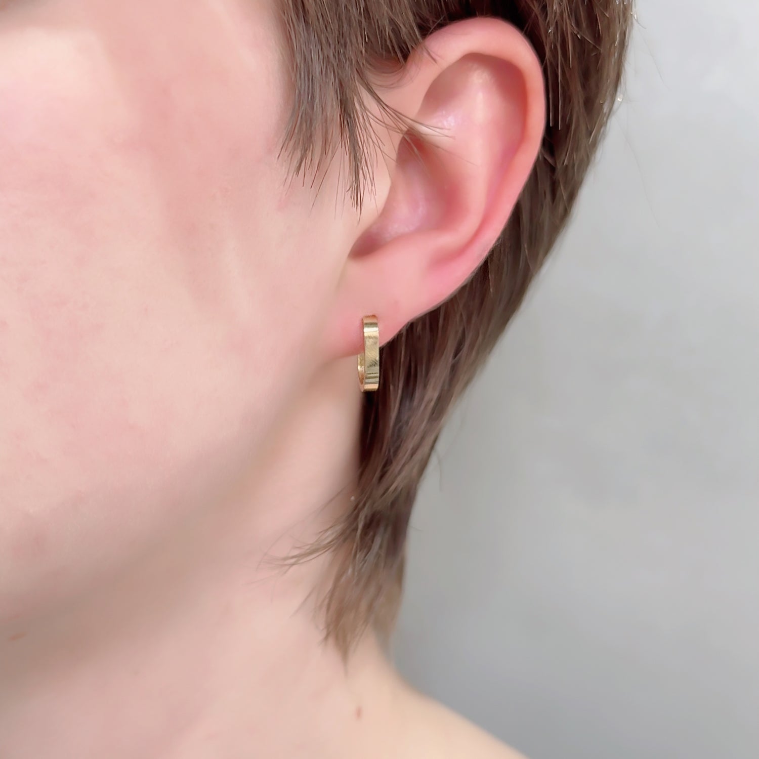 K18 中折れ式 プレーンスクエアフープ ピアス|GHJ0082