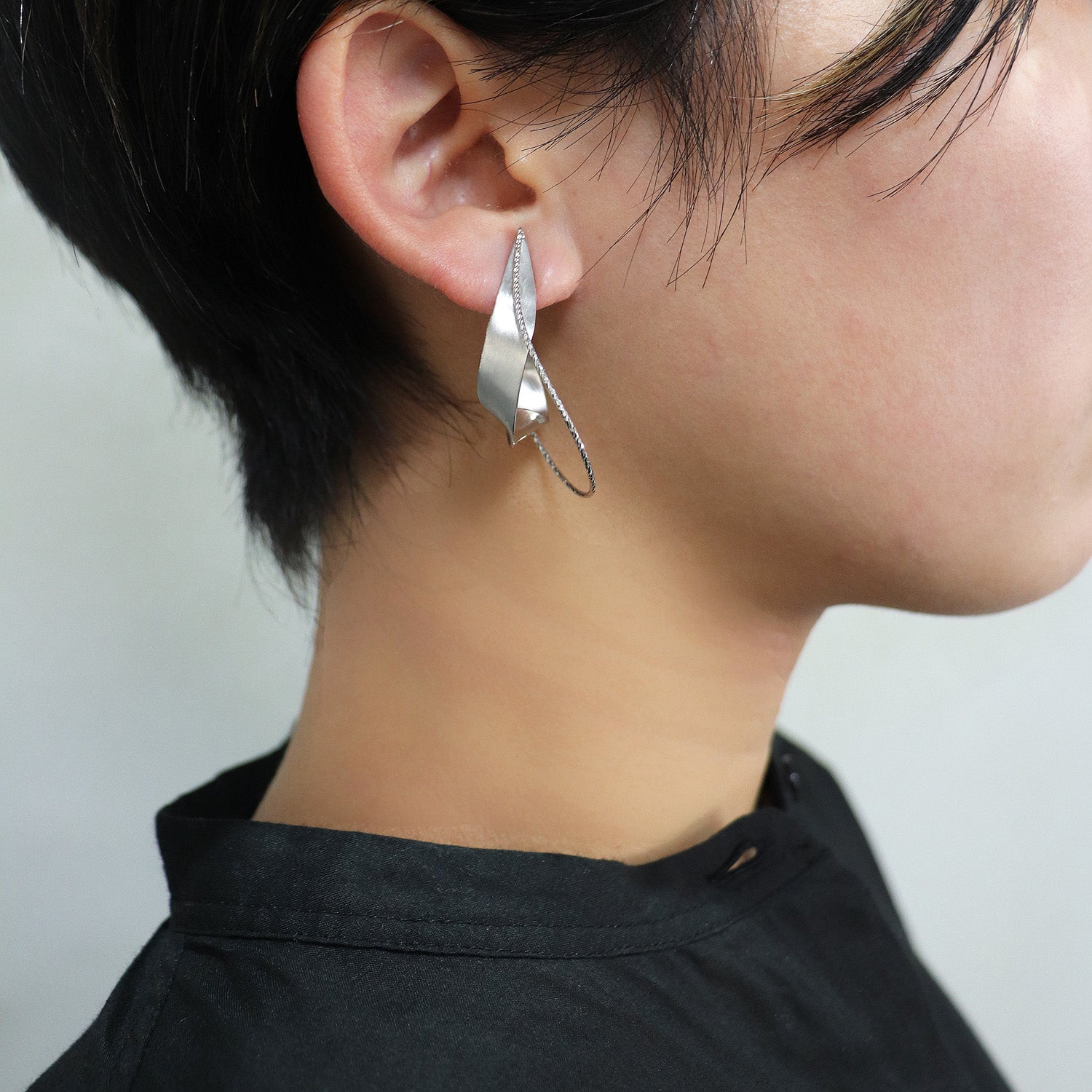 SV925 風に舞う瞬間 イヤリング|GSV4025WH