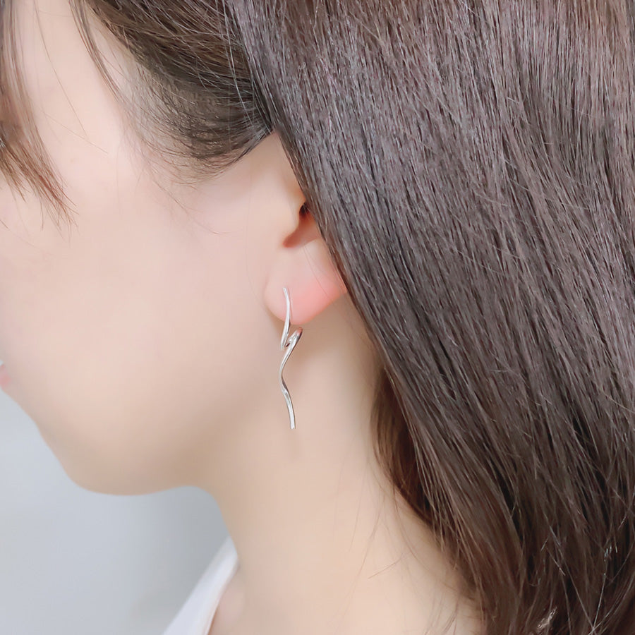 SV999/K18 純銀の流れるライン ピアス|GSV1030