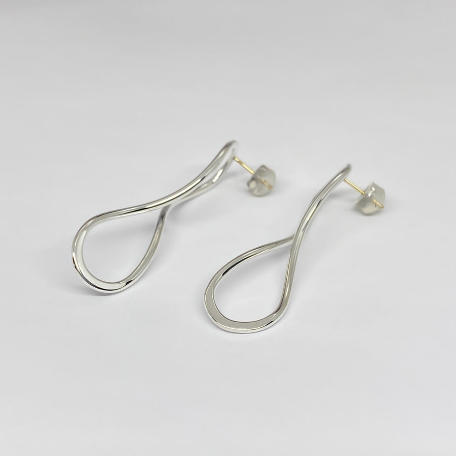 SV999/K18 純銀の抑揚ライン ピアス|GSV1031