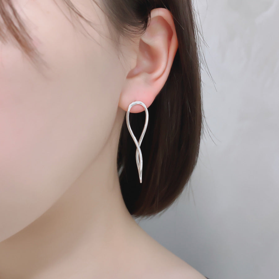 SV999/K18 純銀の抑揚ライン ピアス|GSV1031