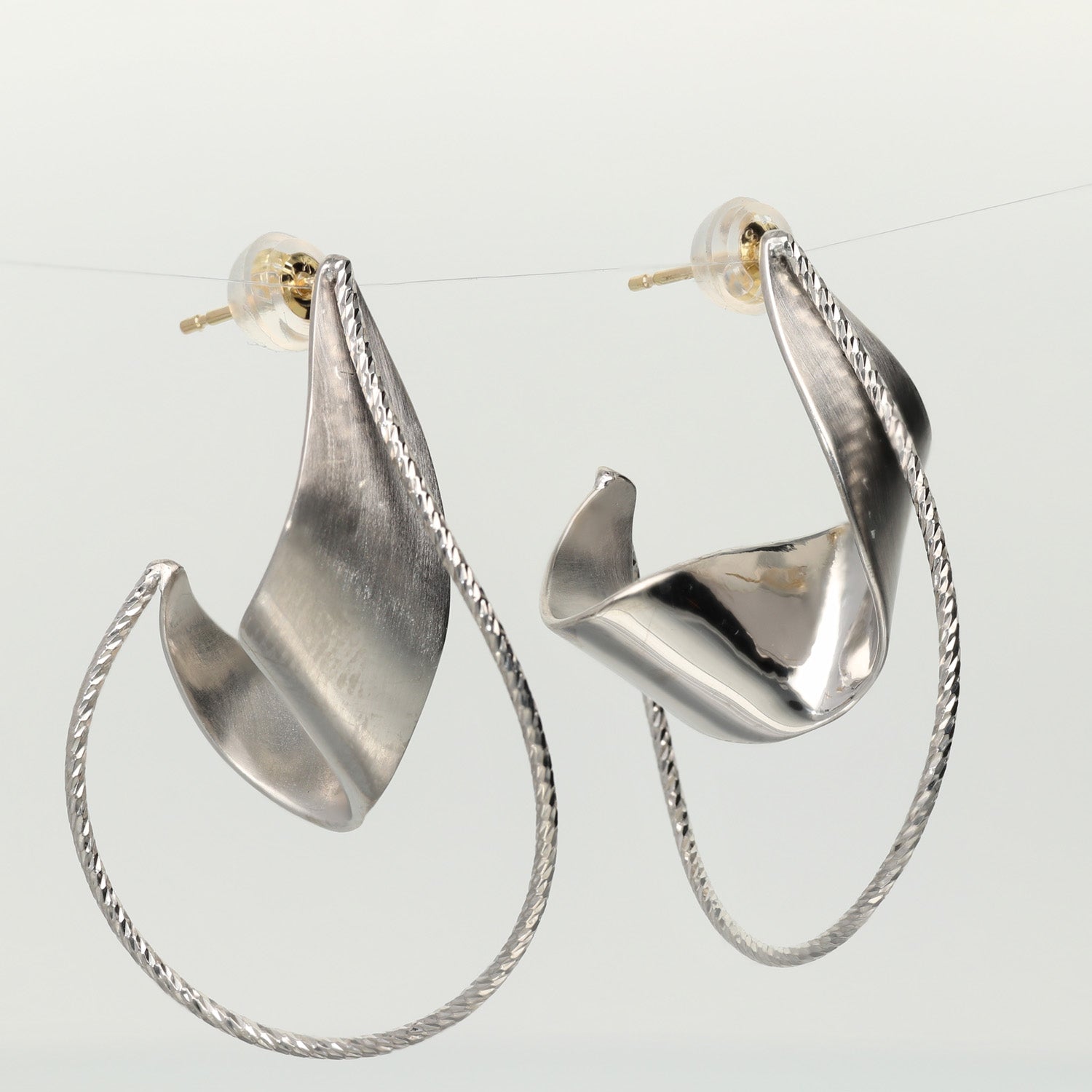 SV925 風に舞う瞬間 ピアス|GSV1033WH