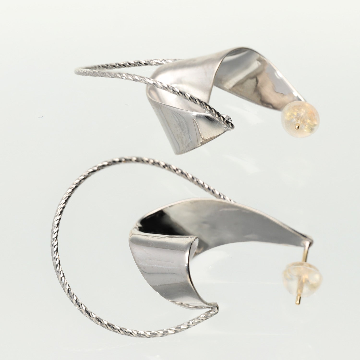 SV925 風に舞う瞬間 ピアス|GSV1033WH