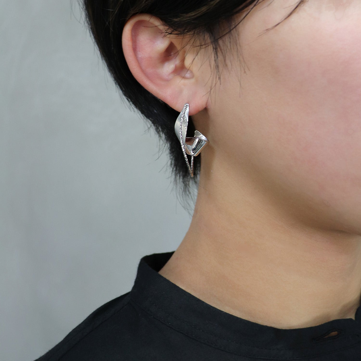 SV925 風に舞う瞬間 ピアス|GSV1033WH