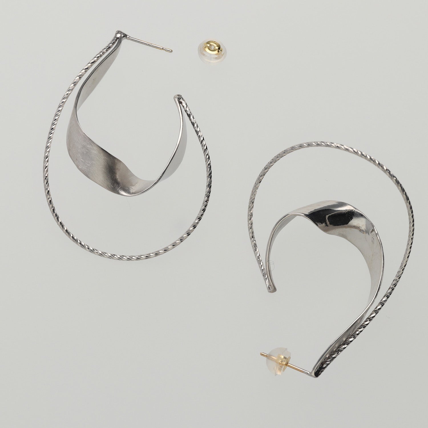 SV925 風に舞う瞬間 ピアス|GSV1034WH