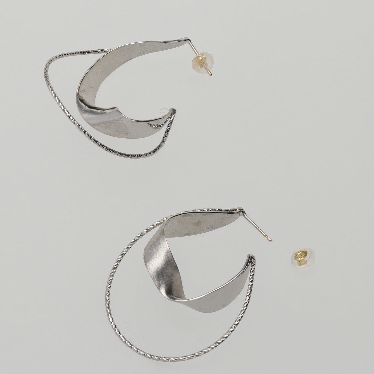 SV925 風に舞う瞬間 ピアス|GSV1034WH