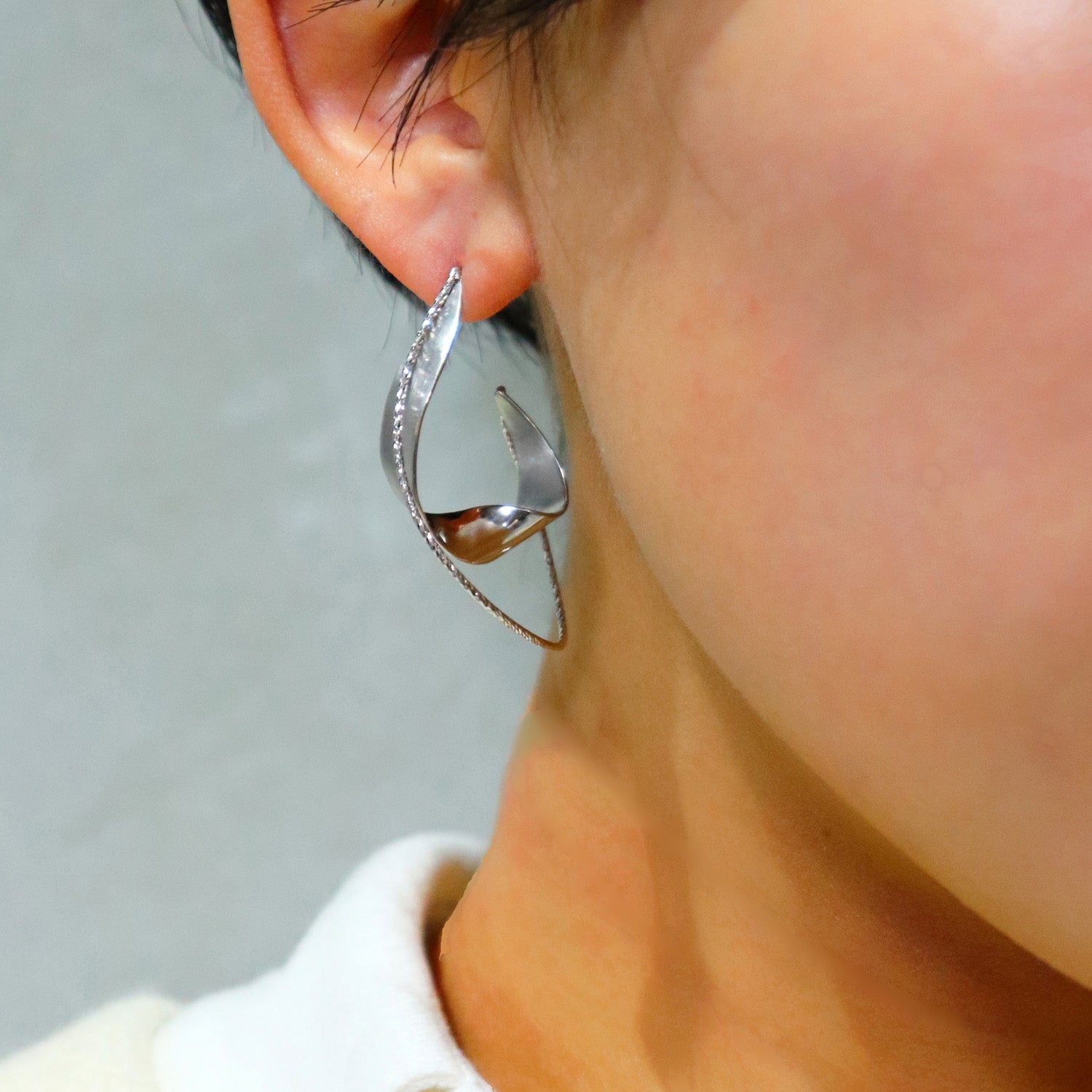 SV925 風に舞う瞬間 ピアス|GSV1034WH