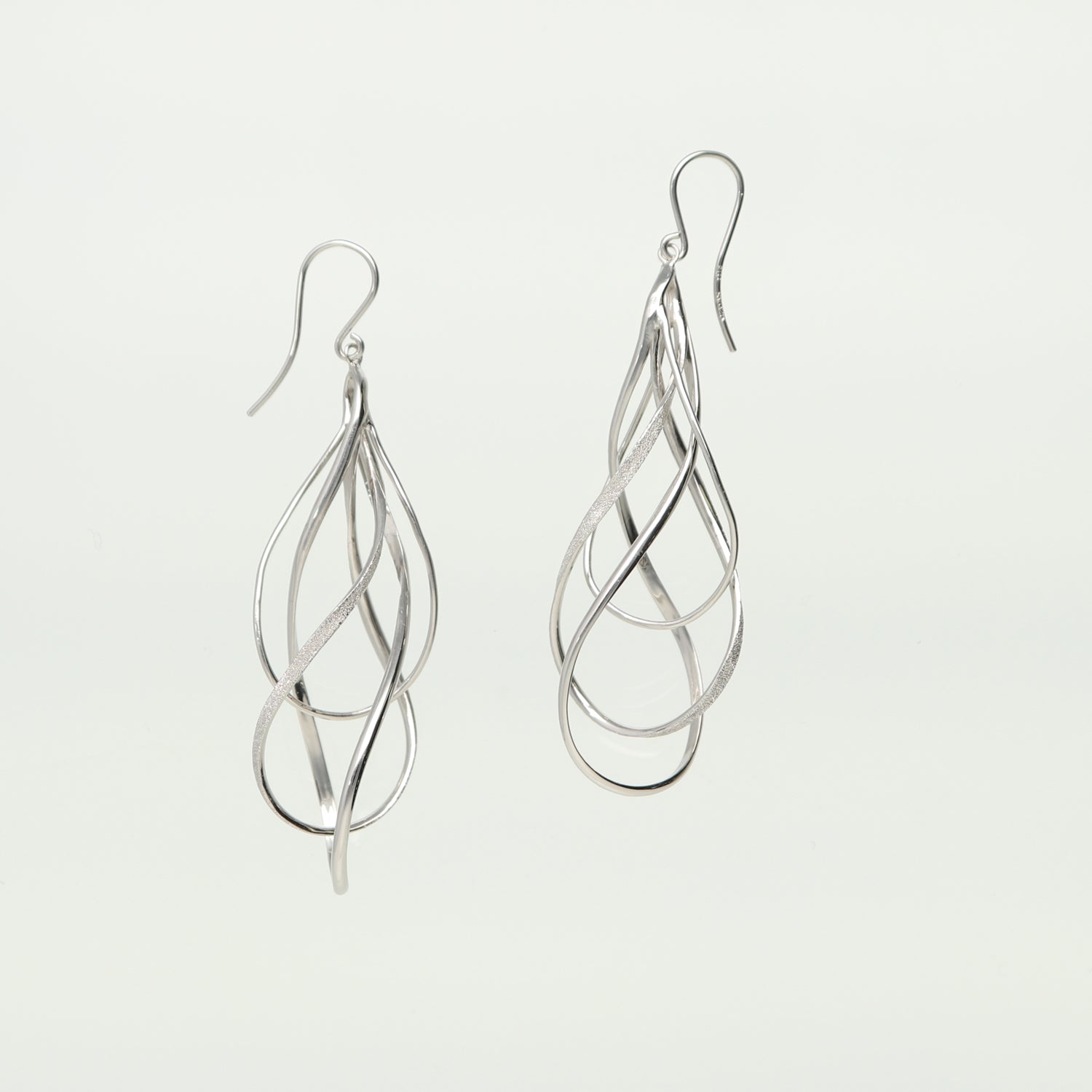 SV925 潤いのループ ピアス|GSV1040WH