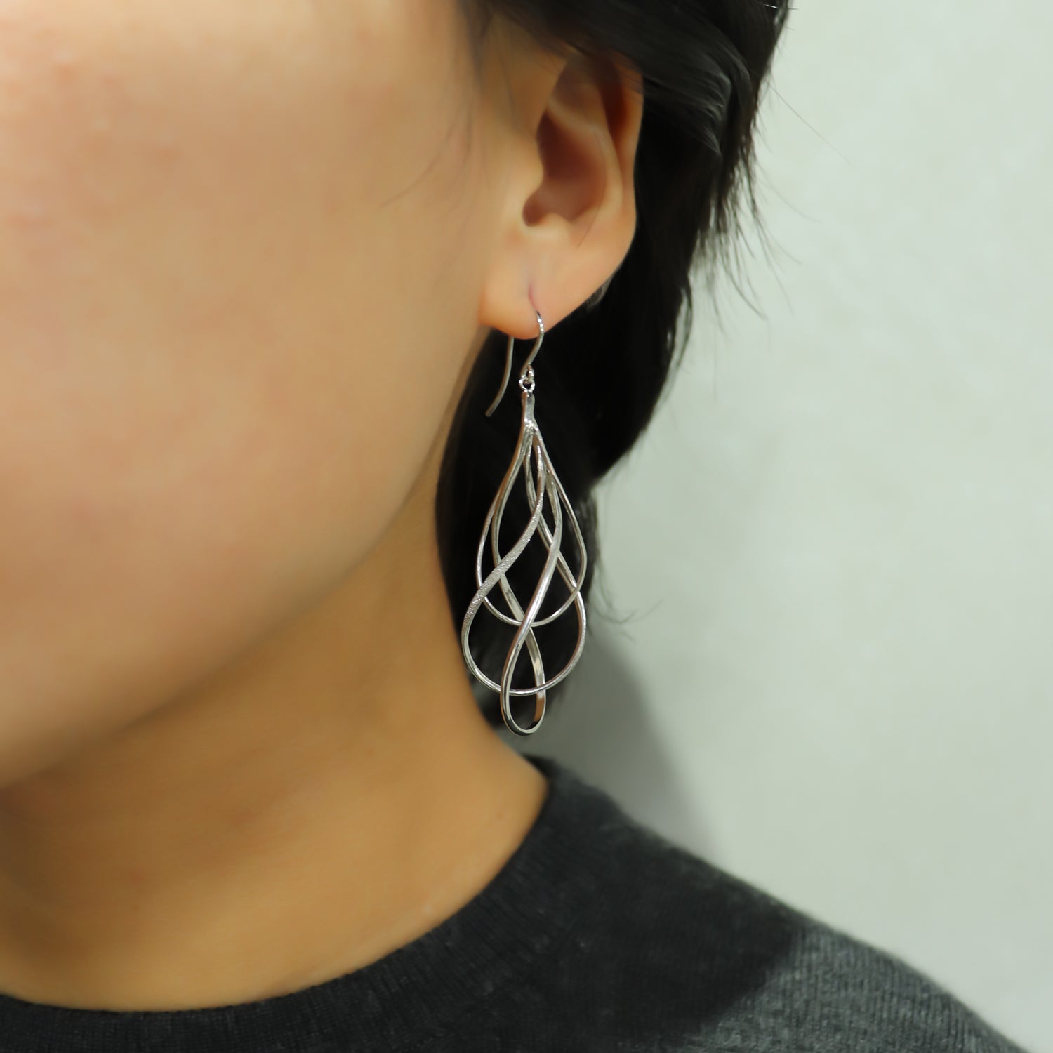 SV925 潤いのループ ピアス|GSV1040WH