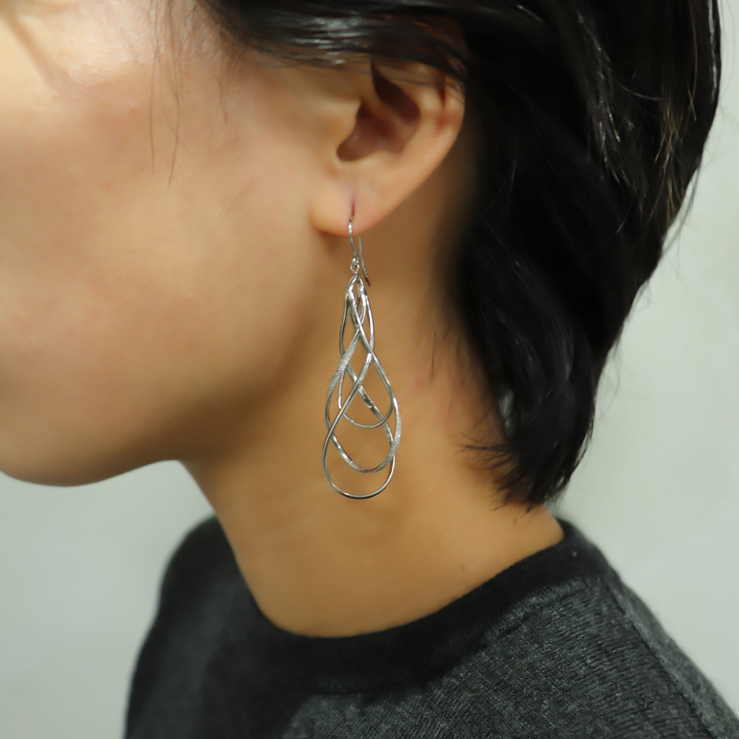 SV925 潤いのループ ピアス|GSV1040WH