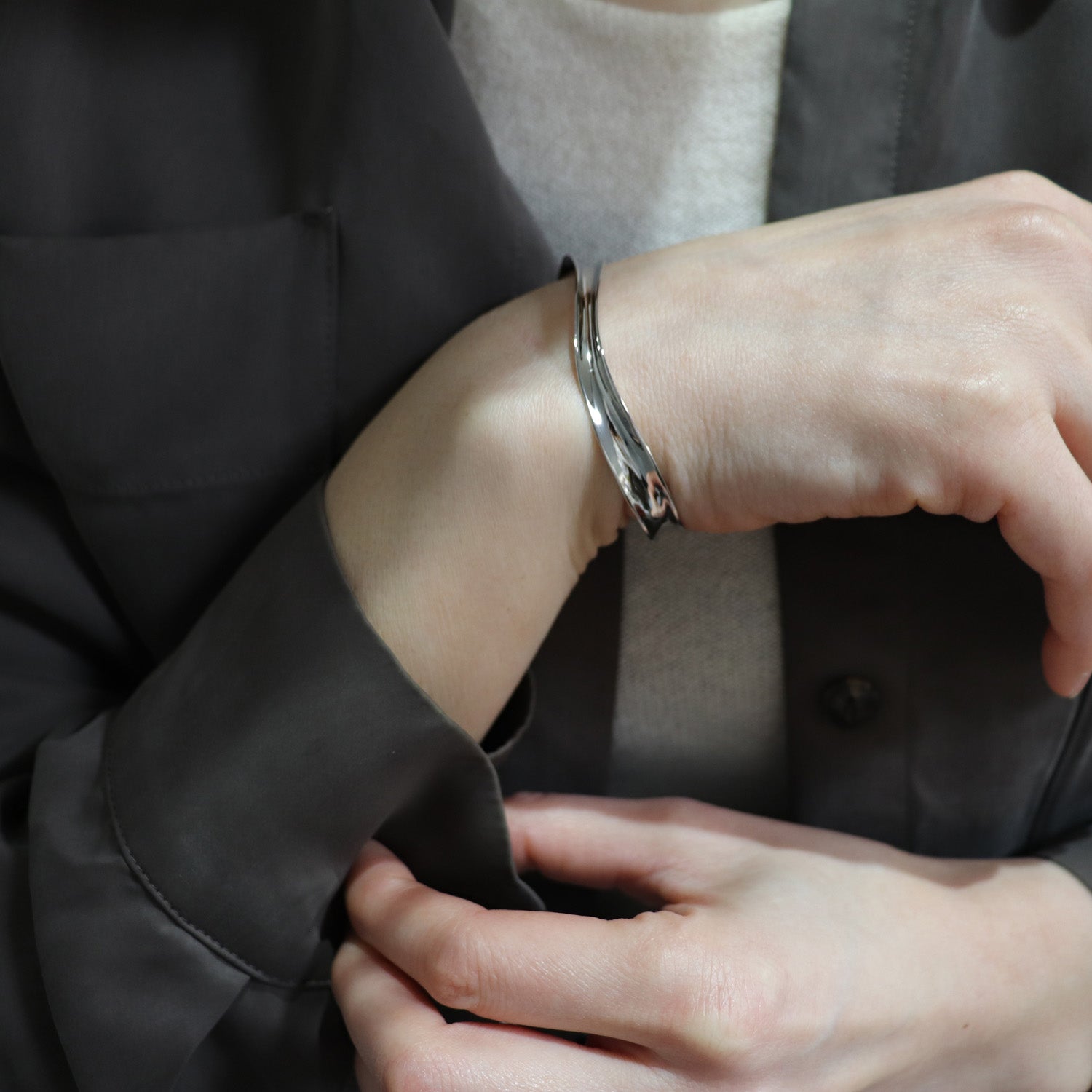 SV925 しなやかに包む バングル|GSV3009WH