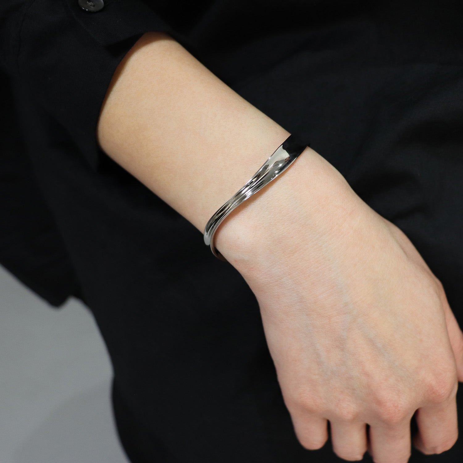 SV925 しなやかに包む バングル|GSV3009WH